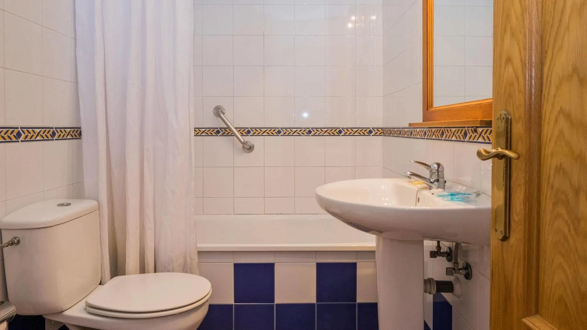 Apartamentos Andalucia Edificio Cantares Nerja 0*,
