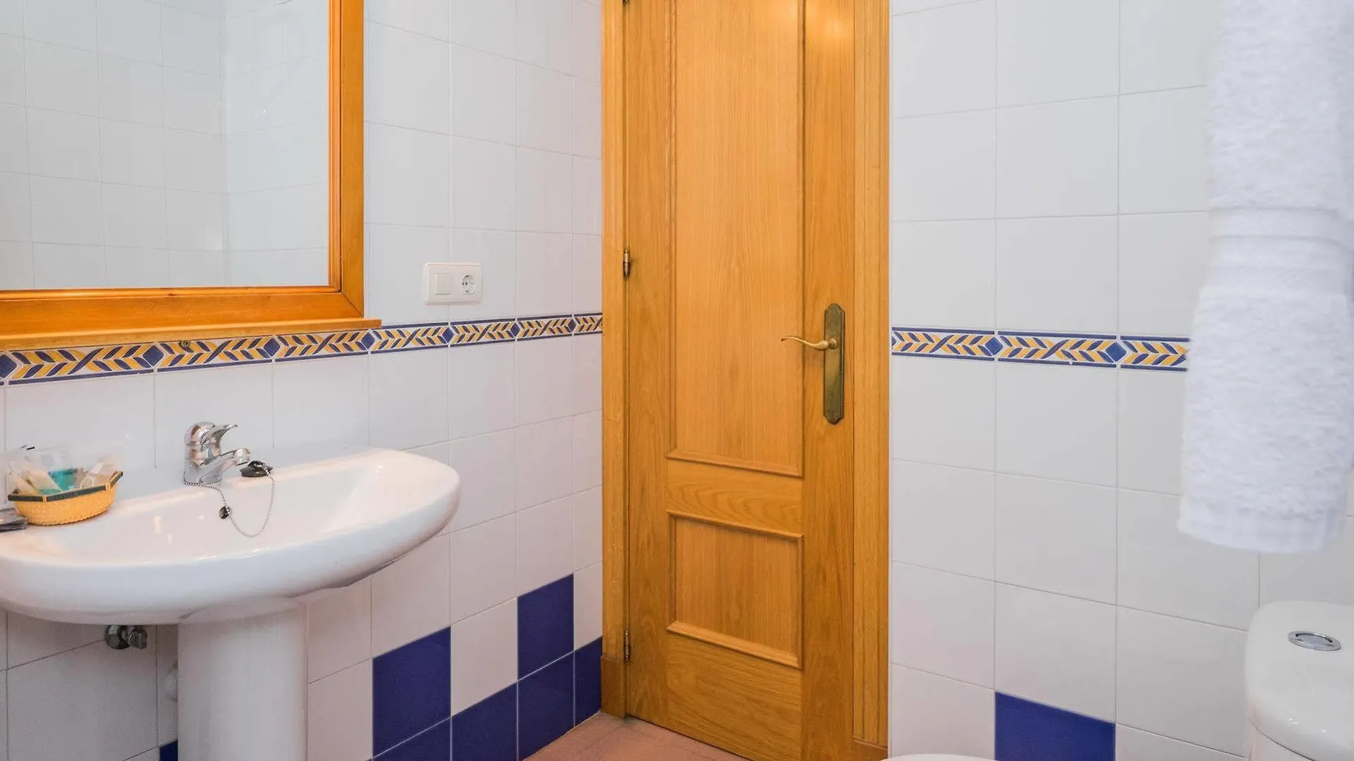 Apartamentos Andalucia Edificio Cantares Nerja